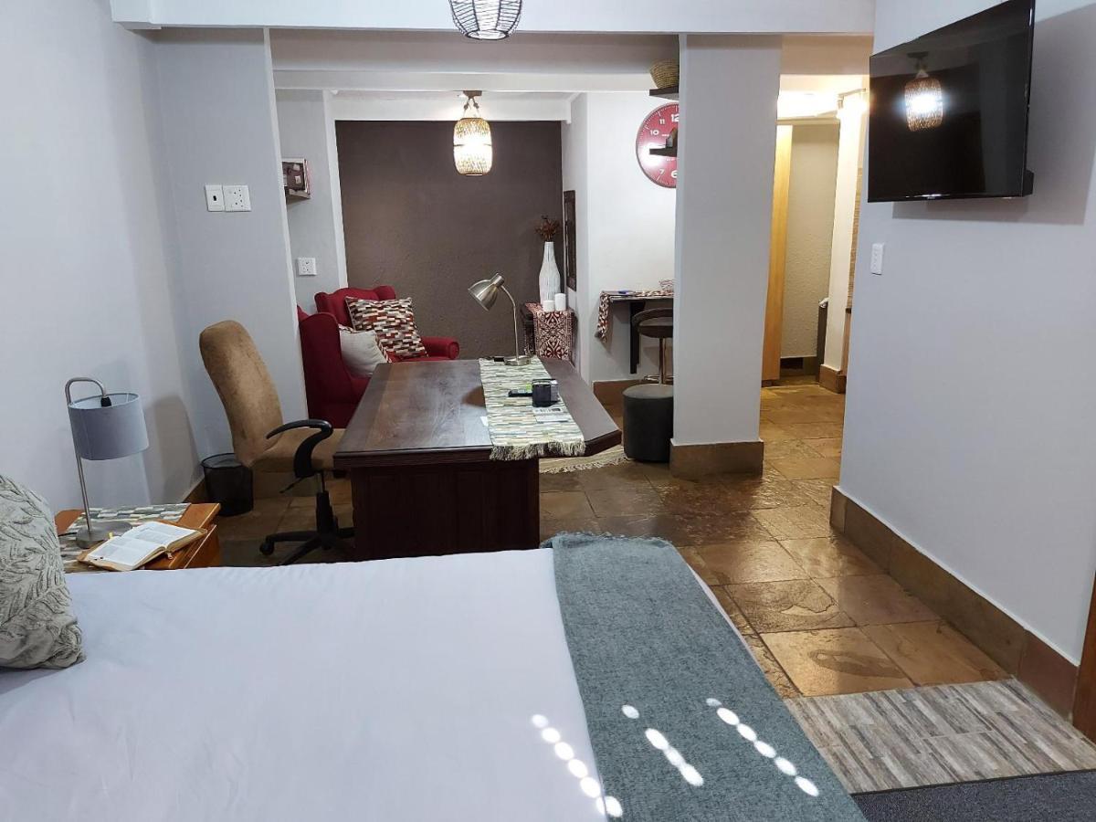 Le Chateau Guest House And Conference Centre Kempton Park Dış mekan fotoğraf