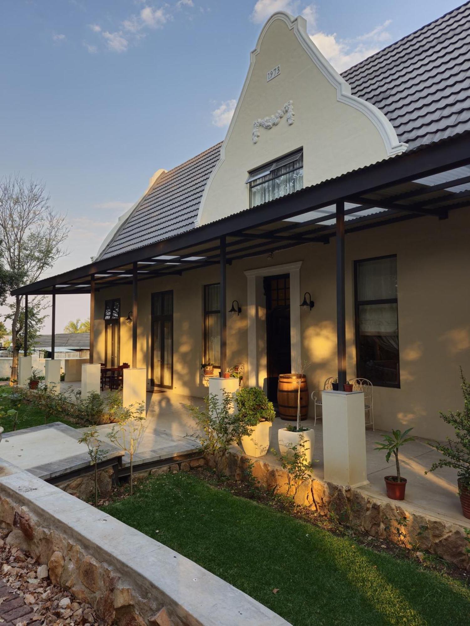 Le Chateau Guest House And Conference Centre Kempton Park Dış mekan fotoğraf