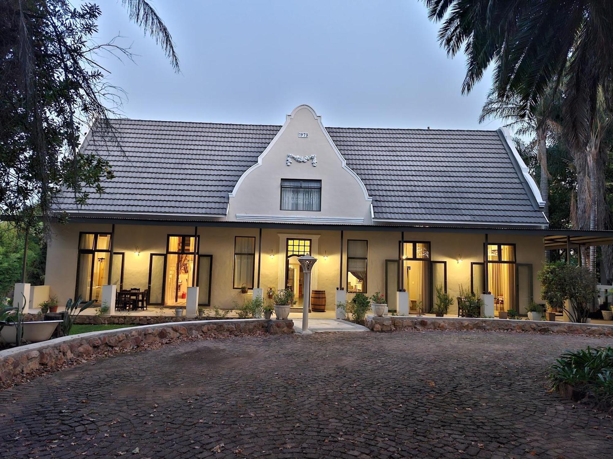 Le Chateau Guest House And Conference Centre Kempton Park Dış mekan fotoğraf