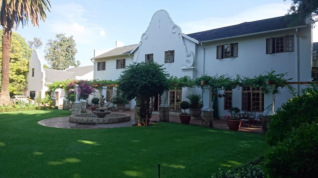 Le Chateau Guest House And Conference Centre Kempton Park Dış mekan fotoğraf
