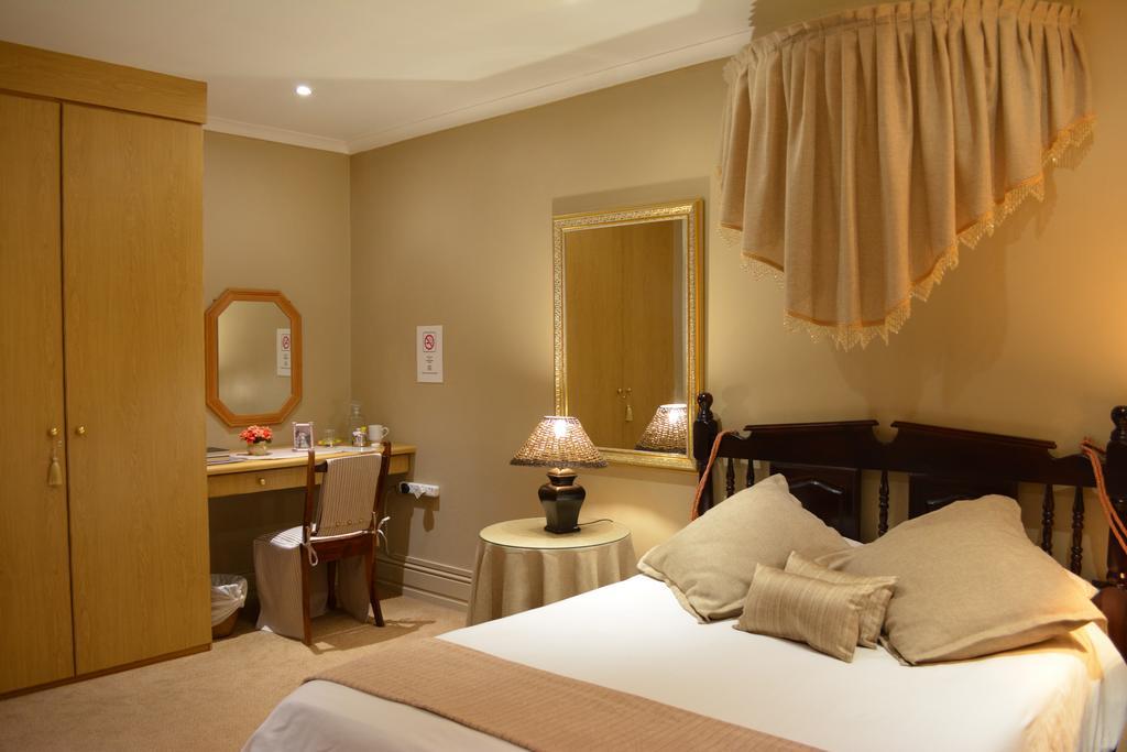 Le Chateau Guest House And Conference Centre Kempton Park Dış mekan fotoğraf