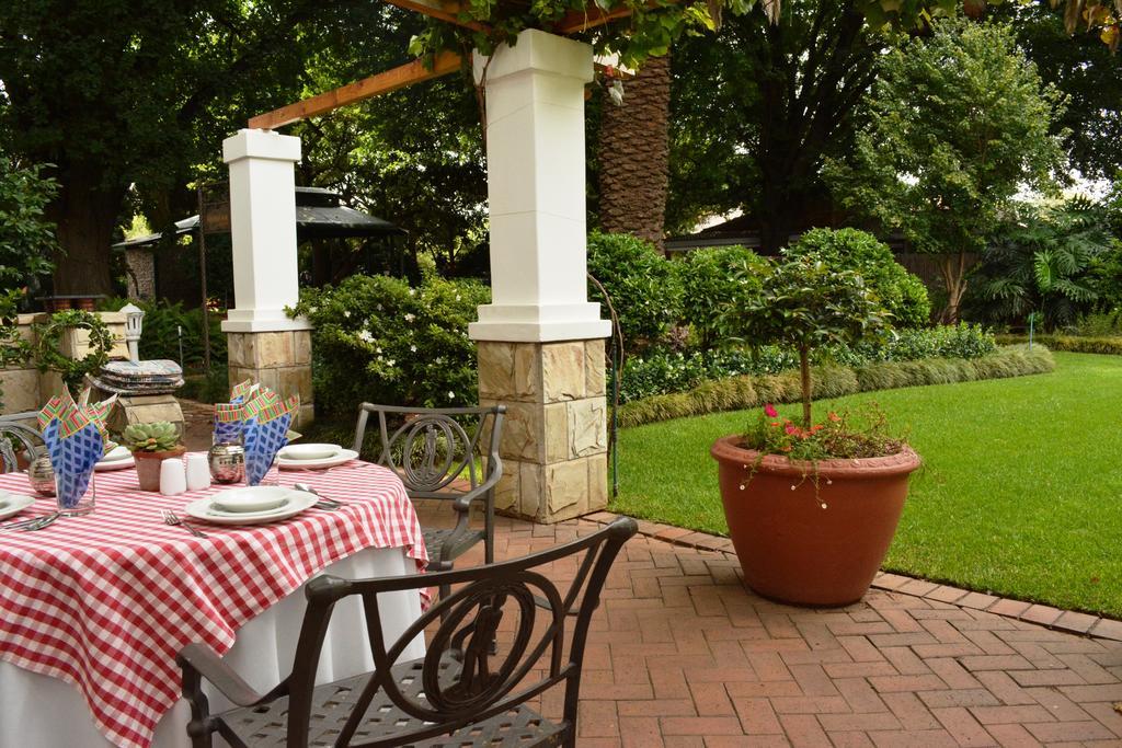 Le Chateau Guest House And Conference Centre Kempton Park Dış mekan fotoğraf