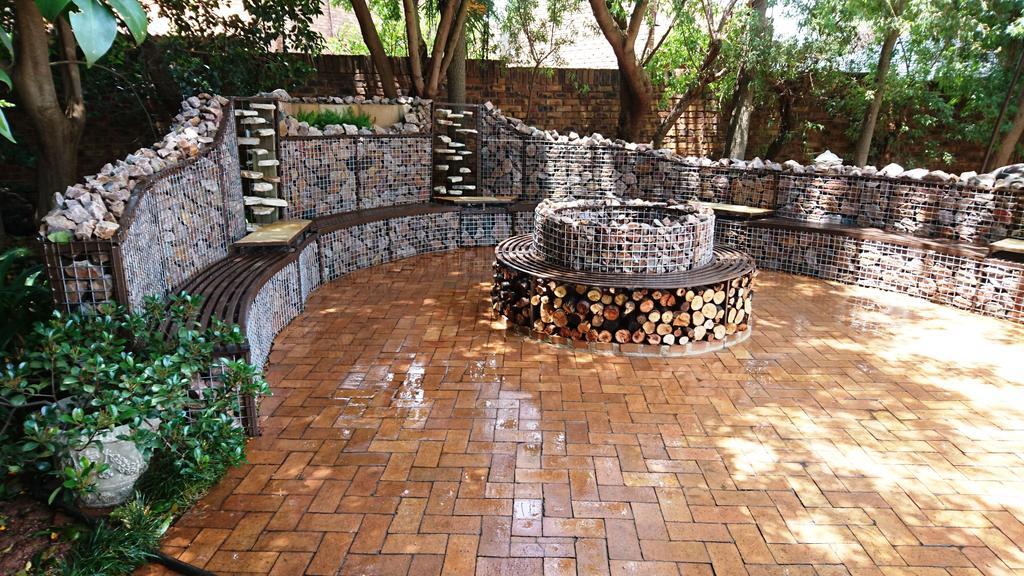 Le Chateau Guest House And Conference Centre Kempton Park Dış mekan fotoğraf