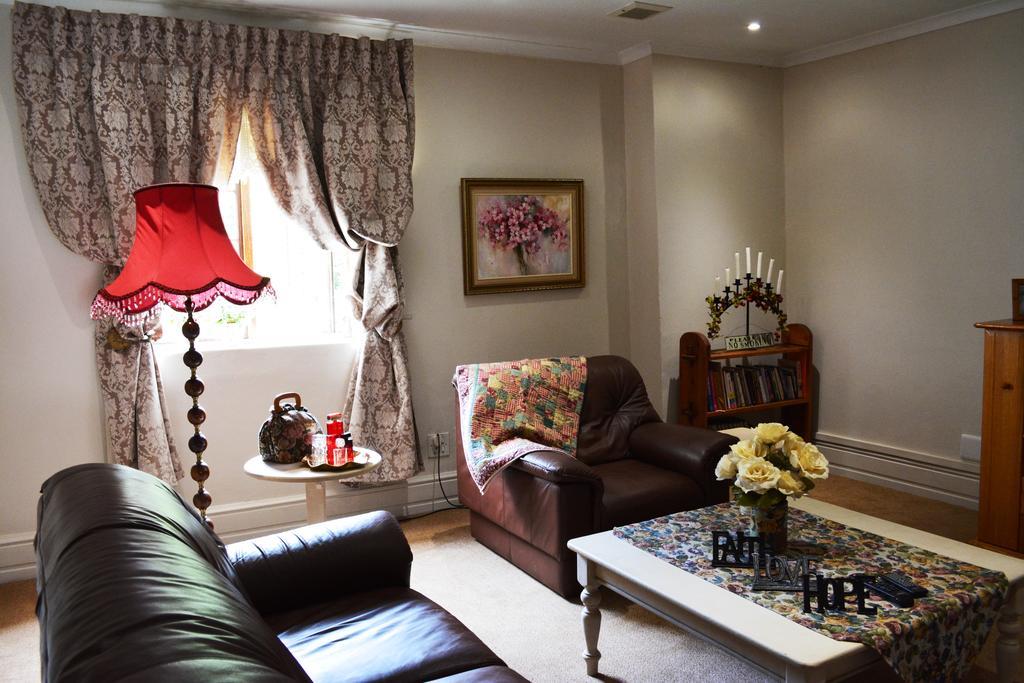 Le Chateau Guest House And Conference Centre Kempton Park Dış mekan fotoğraf