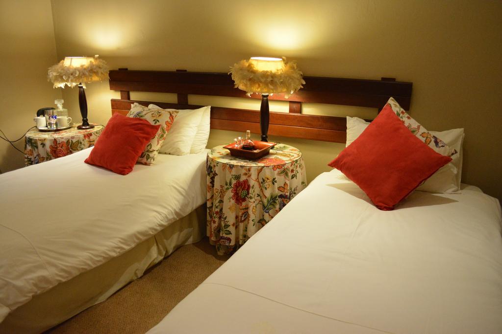 Le Chateau Guest House And Conference Centre Kempton Park Dış mekan fotoğraf