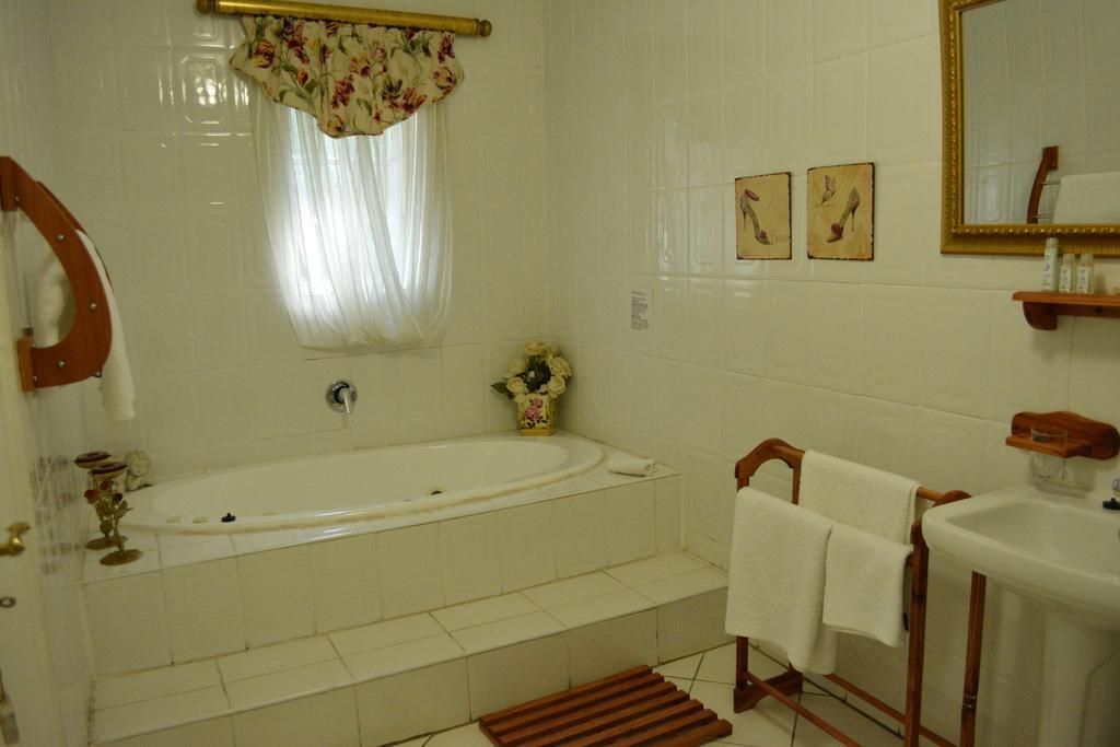 Le Chateau Guest House And Conference Centre Kempton Park Dış mekan fotoğraf
