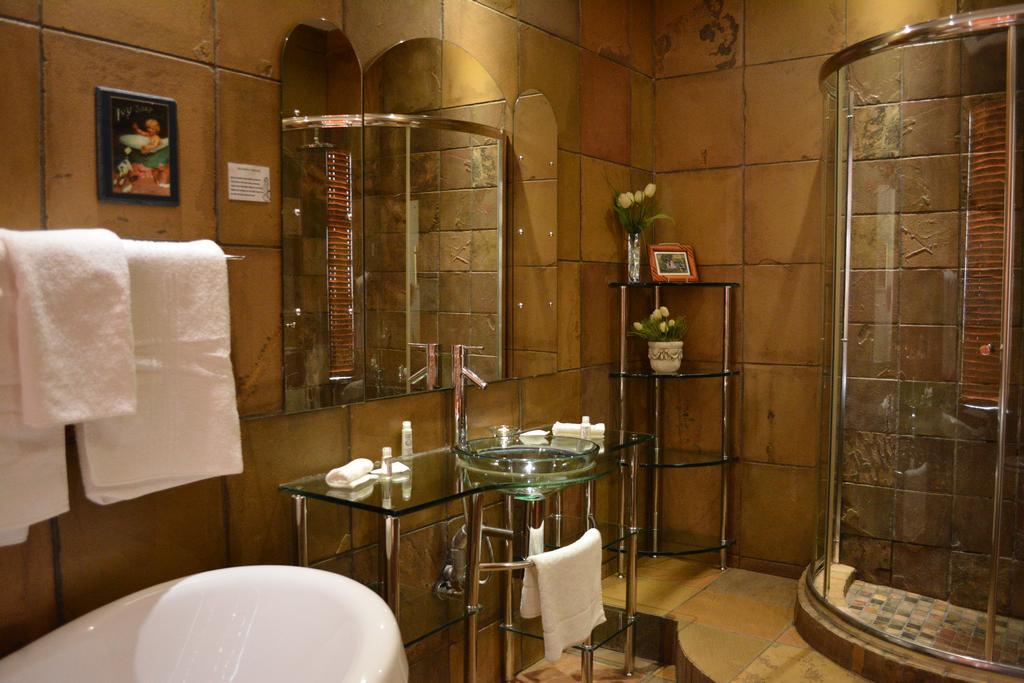 Le Chateau Guest House And Conference Centre Kempton Park Dış mekan fotoğraf